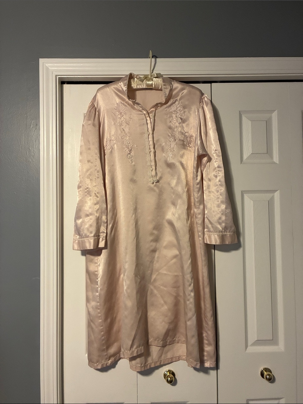 Women’s VTG Miss Elaine' Light Pink Satin nightgown with Embroidered Detail